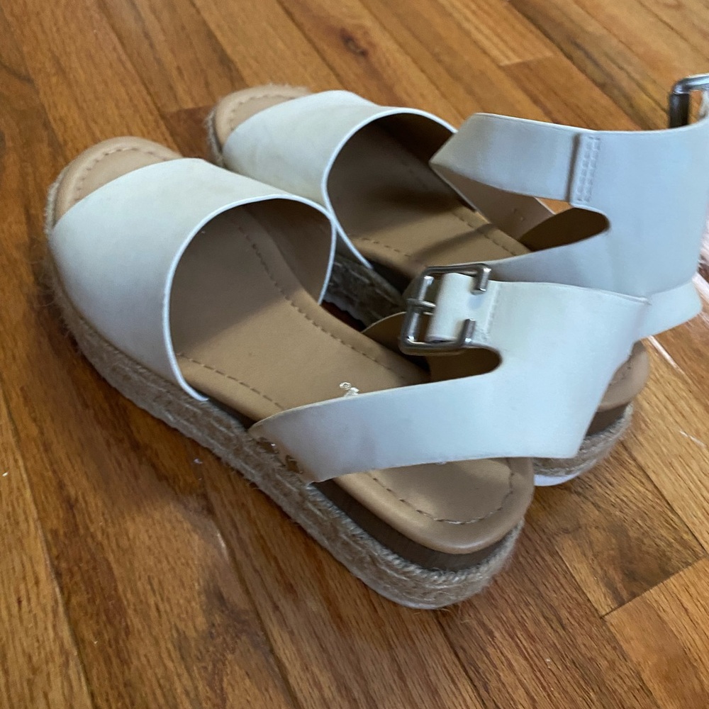 Sandals - Picture 3 of 5